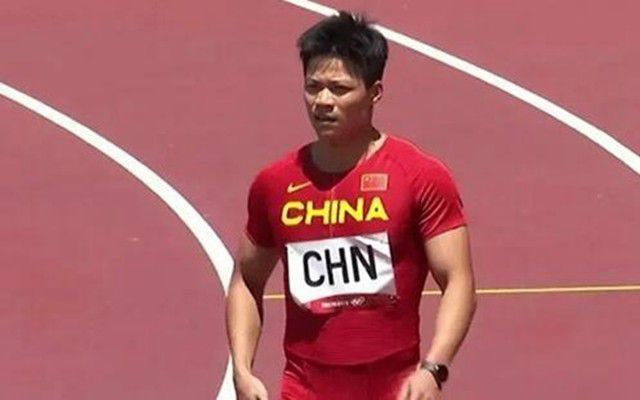 皇马也在关注着奥斯梅恩，虽然姆巴佩仍然是皇马的主要目标，不过姆巴佩表示自己不喜欢踢中锋，这表明皇马需要在9号位上进行引援。
